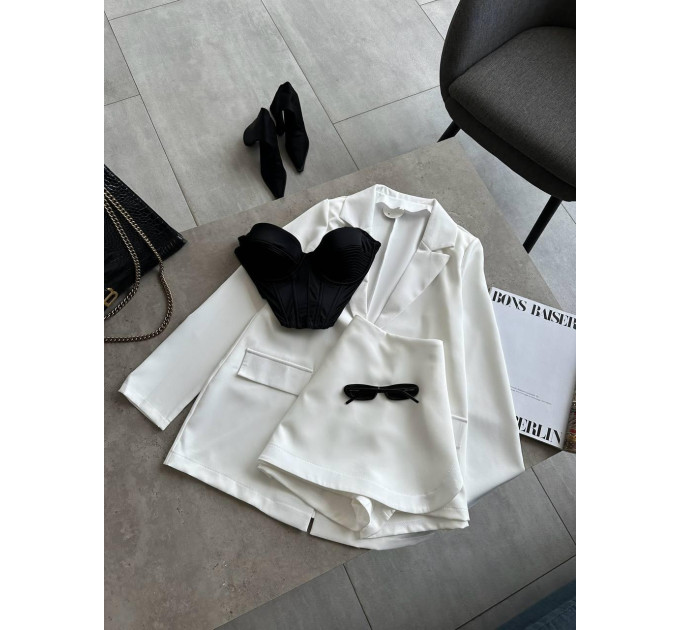 Women's classic 2-piece suit in the style of "Old Money" Luxurious
