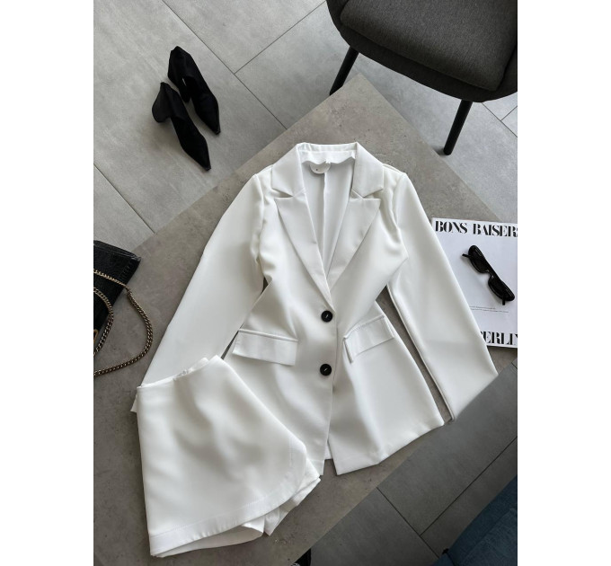 Women's classic 2-piece suit in the style of "Old Money" Luxurious