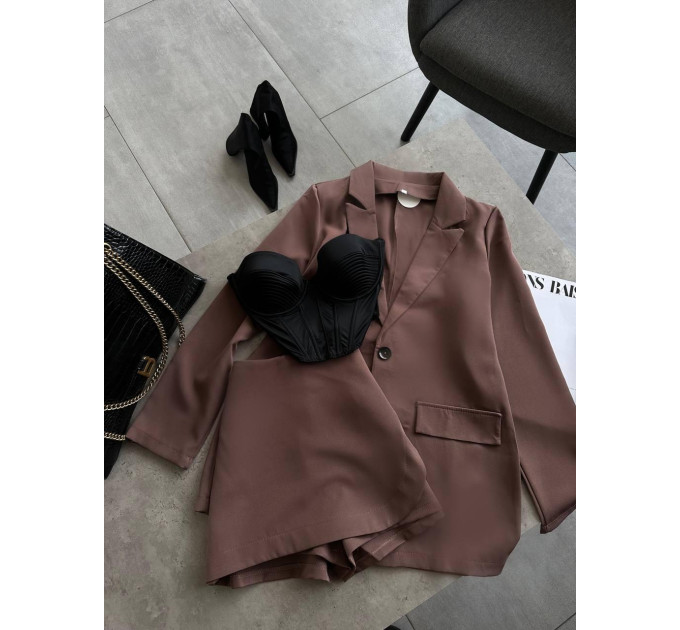 Women's classic 2-piece suit in the style of "Old Money" Luxurious