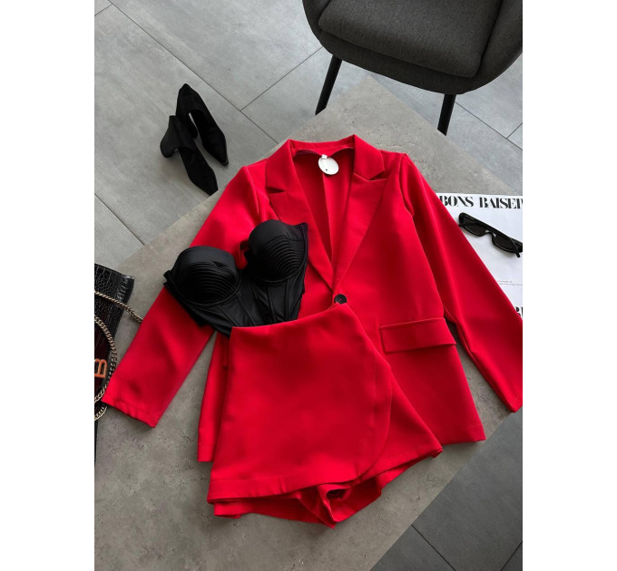 Women's classic 2-piece suit in the style of "Old Money" Luxurious