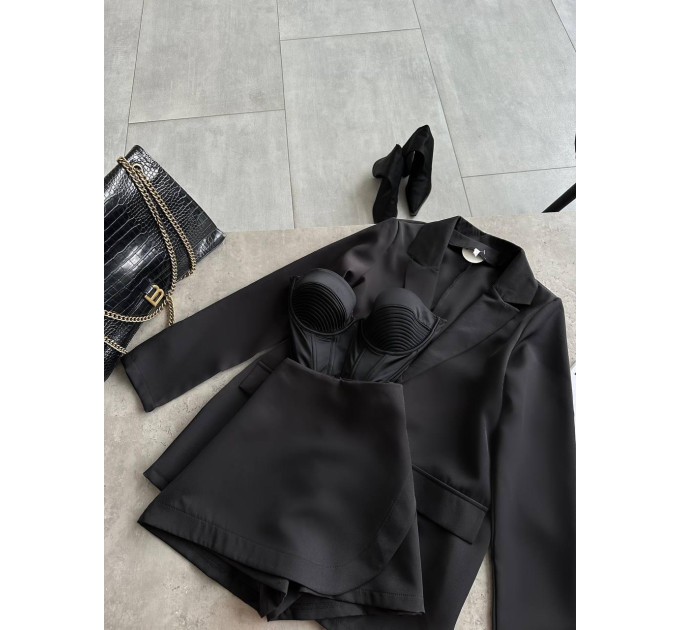 Women's classic 2-piece suit in the style of "Old Money" Luxurious
