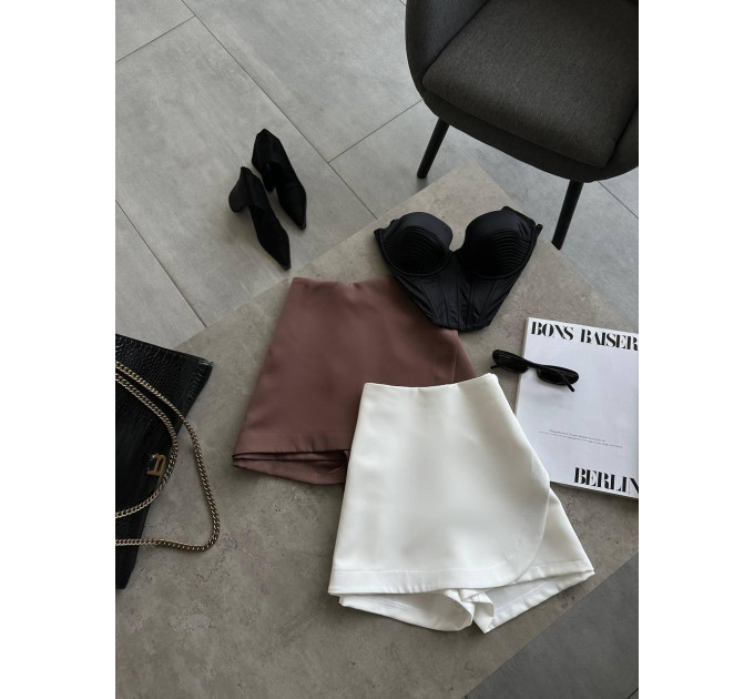 Women's classic 2-piece suit in the style of "Old Money" Luxurious