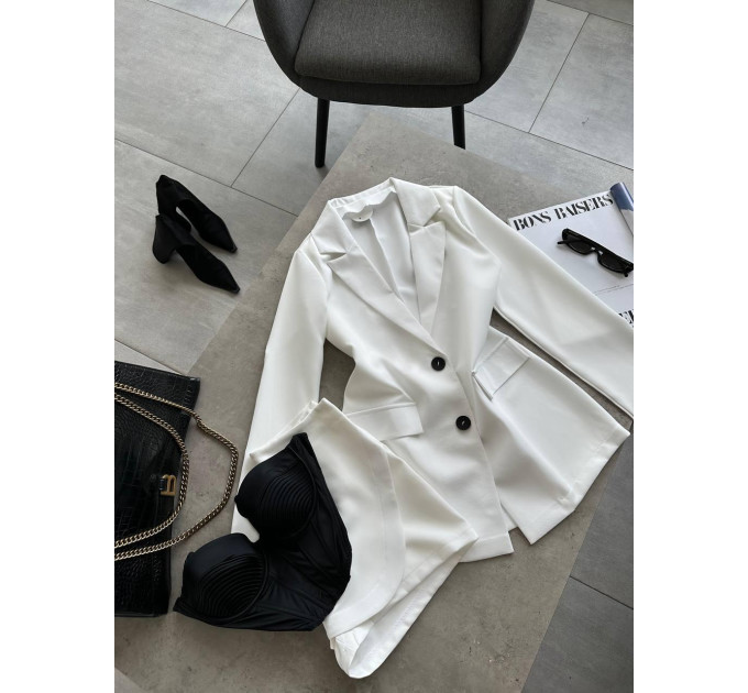 Women's classic 2-piece suit in the style of "Old Money" Luxurious