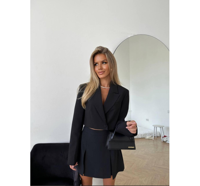 A trendy 2-piece suit, a skirt-shorts and a cropped jacket is your perfect option