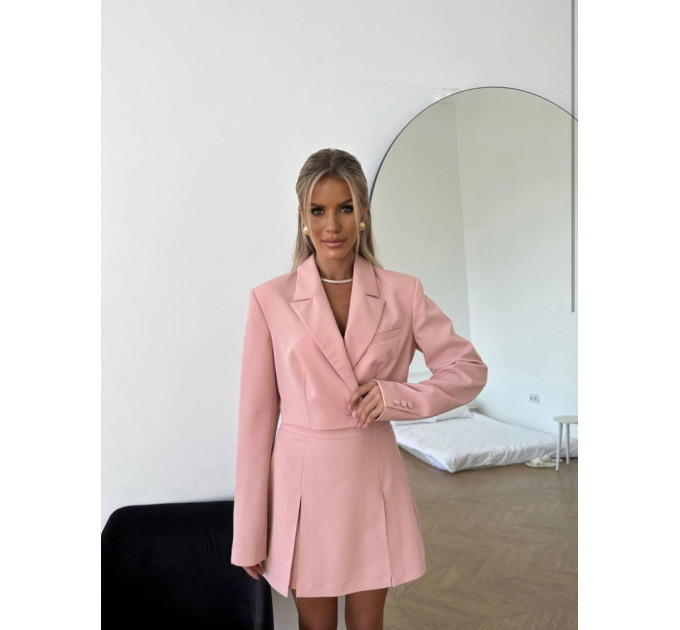 A trendy 2-piece suit, a skirt-shorts and a cropped jacket is your perfect option