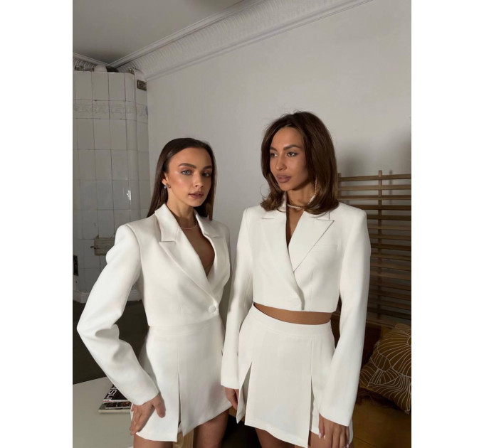 A trendy 2-piece suit, a skirt-shorts and a cropped jacket is your perfect option