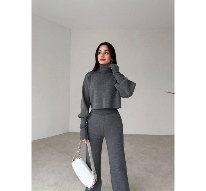Women's two-piece suit for every day, cropped sweater and flared pants