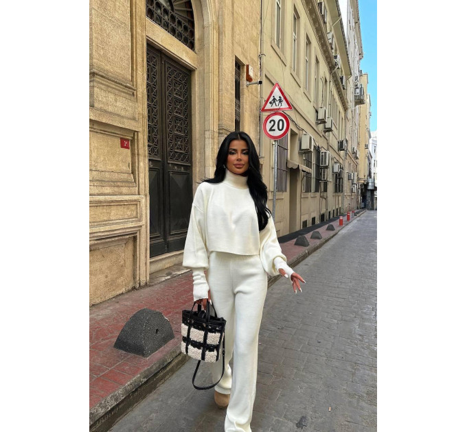Women's two-piece suit for every day, cropped sweater and flared pants