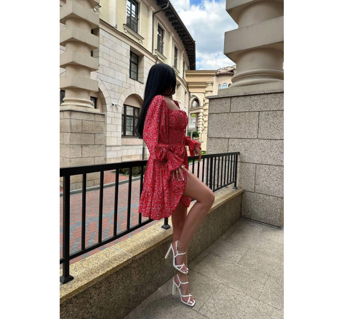 Elegant women's dress with a floral print that will perfectly emphasize your figure