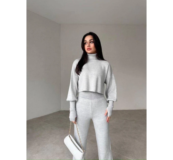 Женский костюм двойка на каждый день укороченный свитер и клешеные штанишки