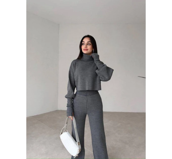 Женский костюм двойка на каждый день укороченный свитер и клешеные штанишки