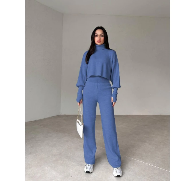 Женский костюм двойка на каждый день укороченный свитер и клешеные штанишки