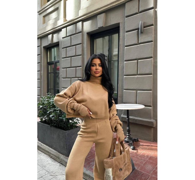 Женский костюм двойка на каждый день укороченный свитер и клешеные штанишки