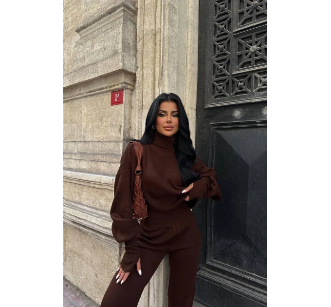 Женский костюм двойка на каждый день укороченный свитер и клешеные штанишки