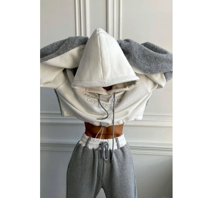 Stylish and comfortable women's tracksuit