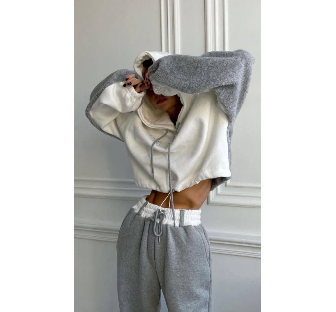 Stylish and comfortable women's tracksuit