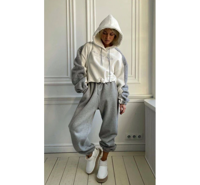 Stylish and comfortable women's tracksuit