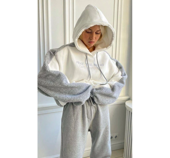 Stylish and comfortable women's tracksuit