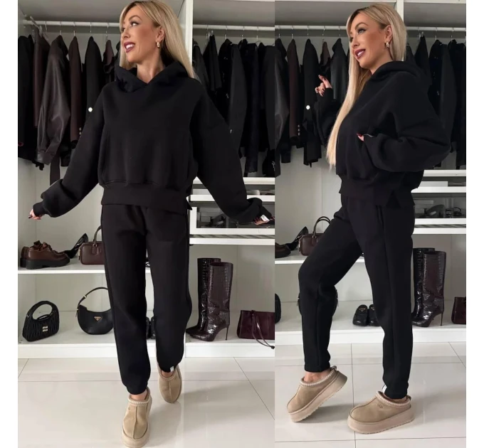 Warm and comfortable women's tracksuit with fleece and various colors