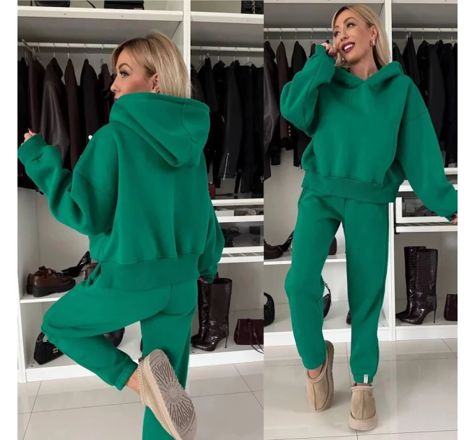Warm and comfortable women's tracksuit with fleece and various colors
