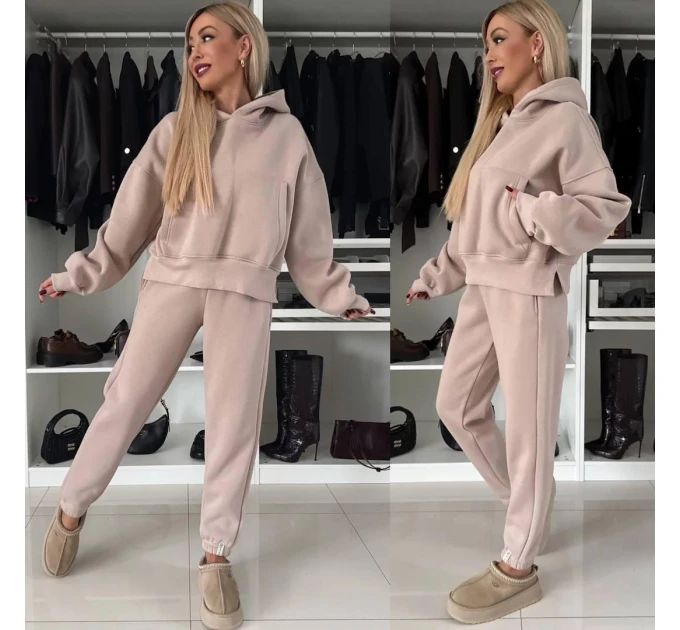 Warm and comfortable women's tracksuit with fleece and various colors