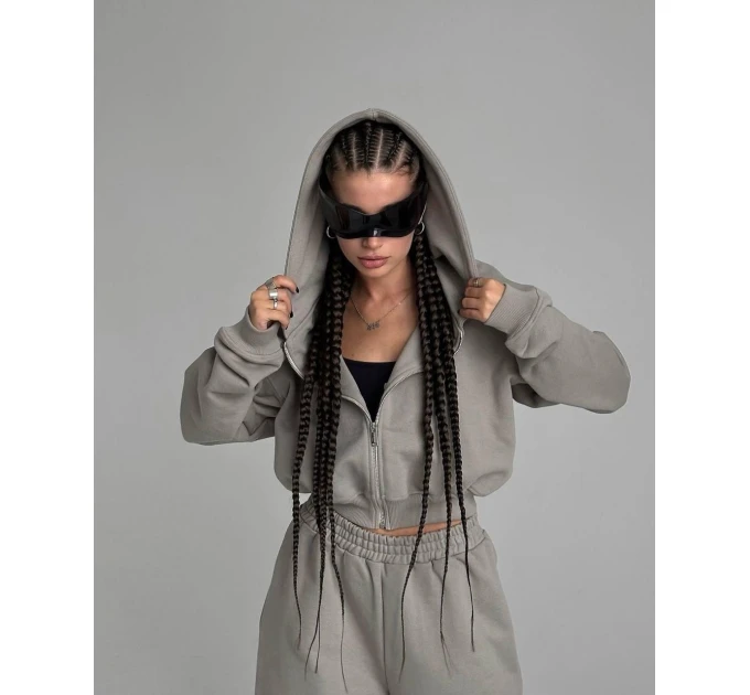 Stylish women's loose-fitting tracksuit in various colors