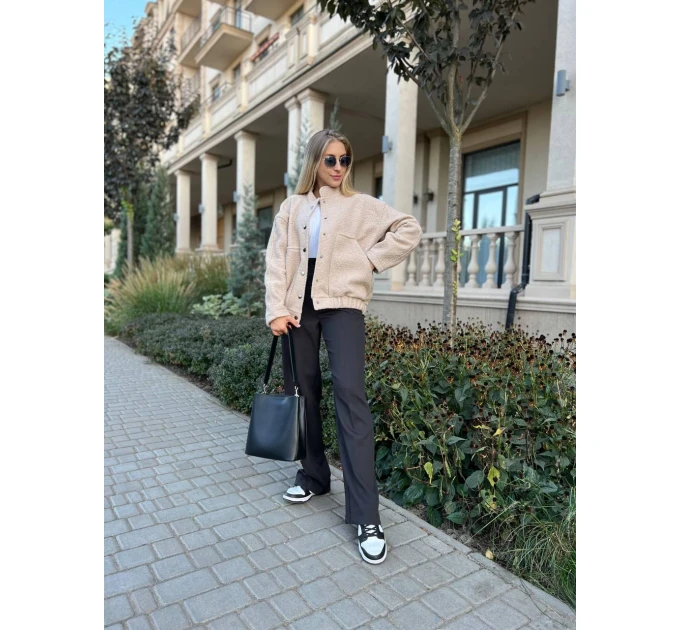 An incredibly cool women's bomber jacket made of trendy soft fabric in basic autumn colors!