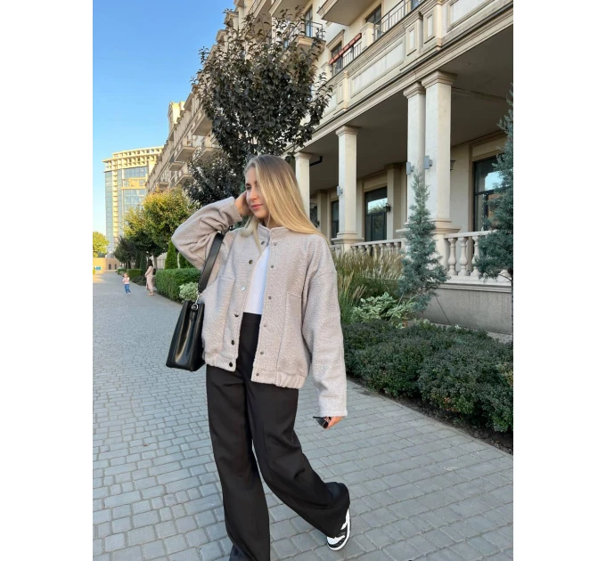 An incredibly cool women's bomber jacket made of trendy soft fabric in basic autumn colors!